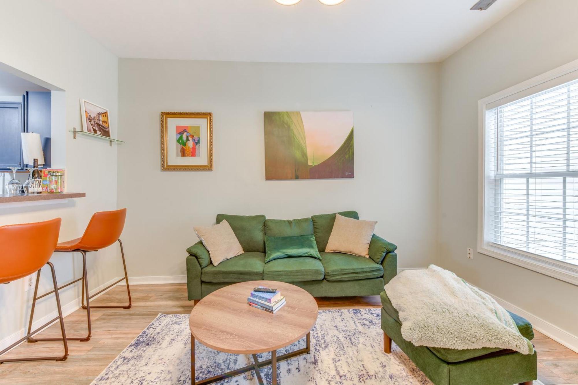3 Mi To Dtwn Wfh-friendly Retreat!
